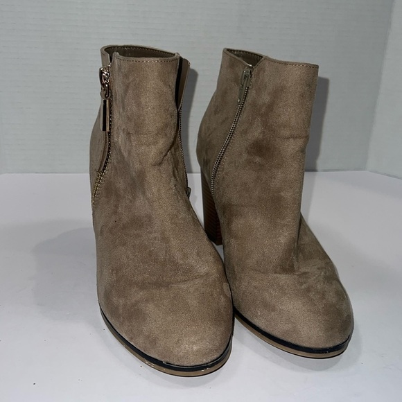 Apt. 9 Timezone Taupe Ankle Boots 8.5 - Picture 1 of 7